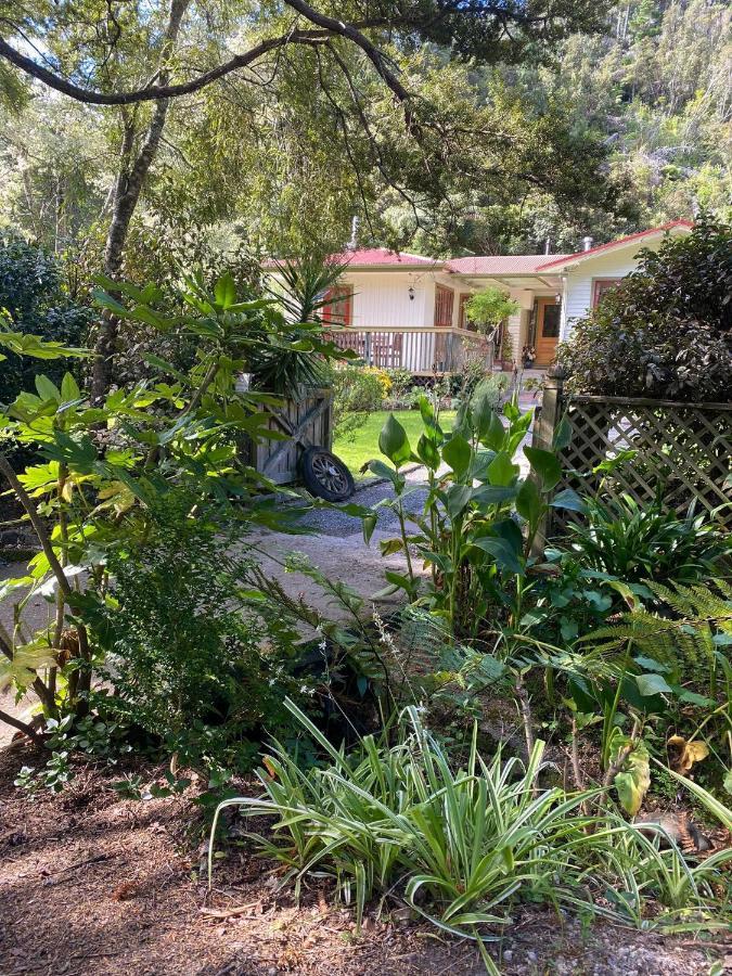 Twin Totara Cottage Ъпър Хът Екстериор снимка