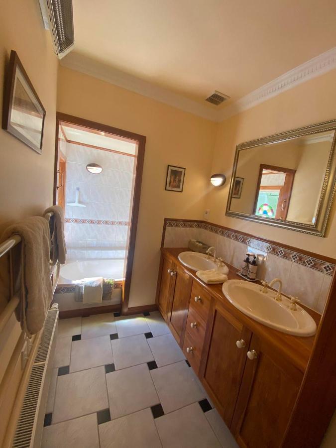 Twin Totara Cottage Ъпър Хът Екстериор снимка